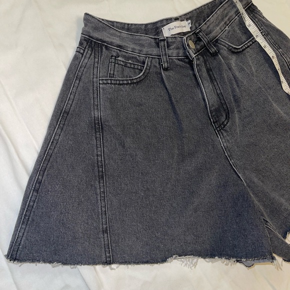 The Frankie Shop High Waist Gray Shorts - Picture 6 of 8